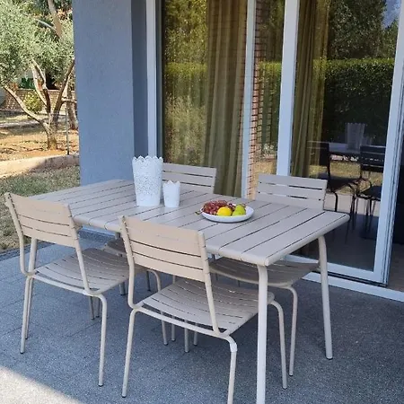 Apartamento Casa Emma With Pool